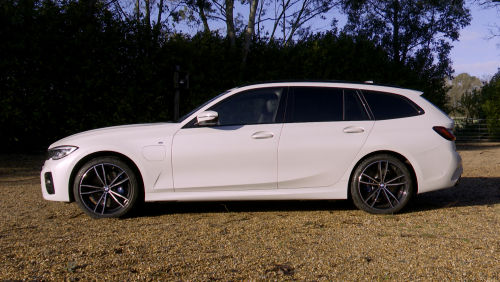 BMW 3 SERIES TOURING M340i xDrive MHT 392 5dr Step Auto view 4